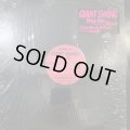 Giant Swing feat. Robbie Danzie - Woo Me (12'')